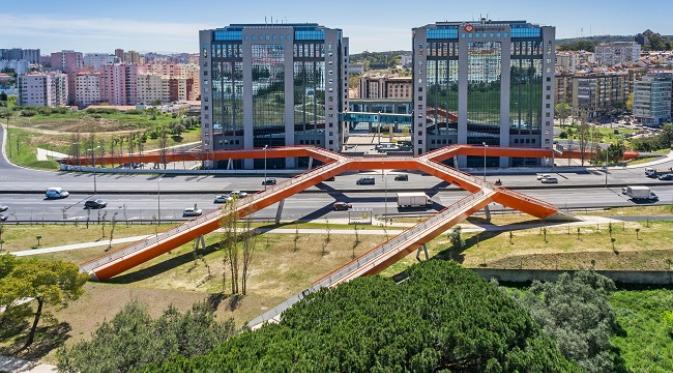 Ponte Segunda Circular, Lisbon, Portugal (sumber architecturaldigest.com)
