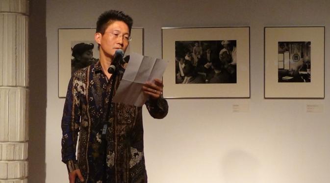 General Manager Japan Foundation, Tsukamoto Norihira memberikan sambutan dalam acara pameran foto Jepang. (/Citra Dewi)