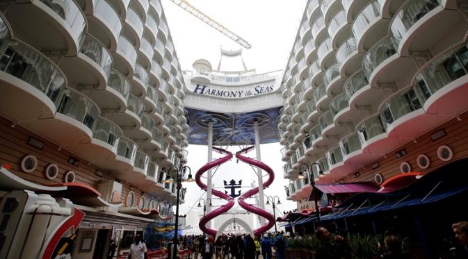 Harmony of the Seas, 'Monster' yang Tingginya Lebih dari Eiffel | via: financialexpress.com