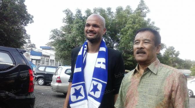 Sergio van Dijk, akankah jadi solusi mengatasi paceklik gol di Persib?  (bola.com/Erwin Snaz)