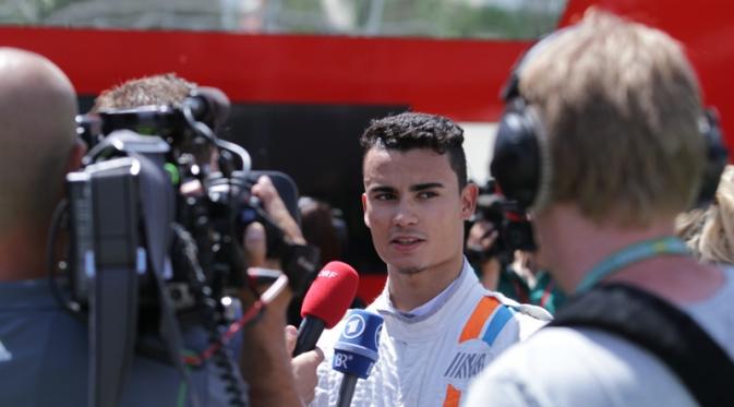 Pebalap Manor Racing, Pascal Wehrlein, saat diwawancarai wartawan di F1 GP Spanyol, Sabtu (14/5/2016). (Bola.com/Reza Khomaini)
