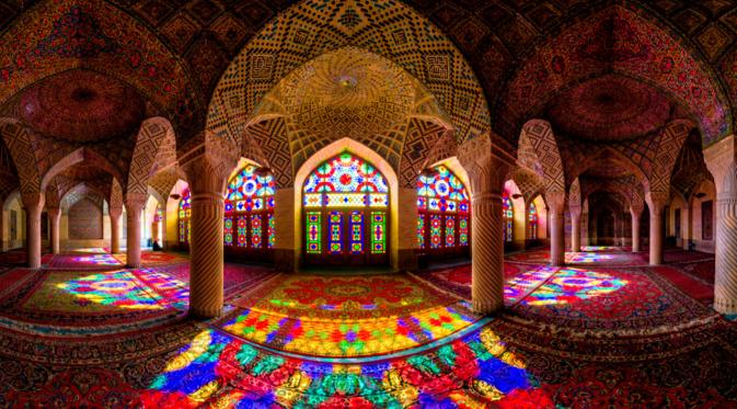 Masjid Nasir al-Mulk, Kota Shiraz, Iran. (Sumber: amazingplaces.com)