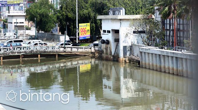Penampakan sungai di ITC Mangga Dua, Jakarta yang bebas dari sampah. (Foto: Bintang.com/Deki Prayoga)