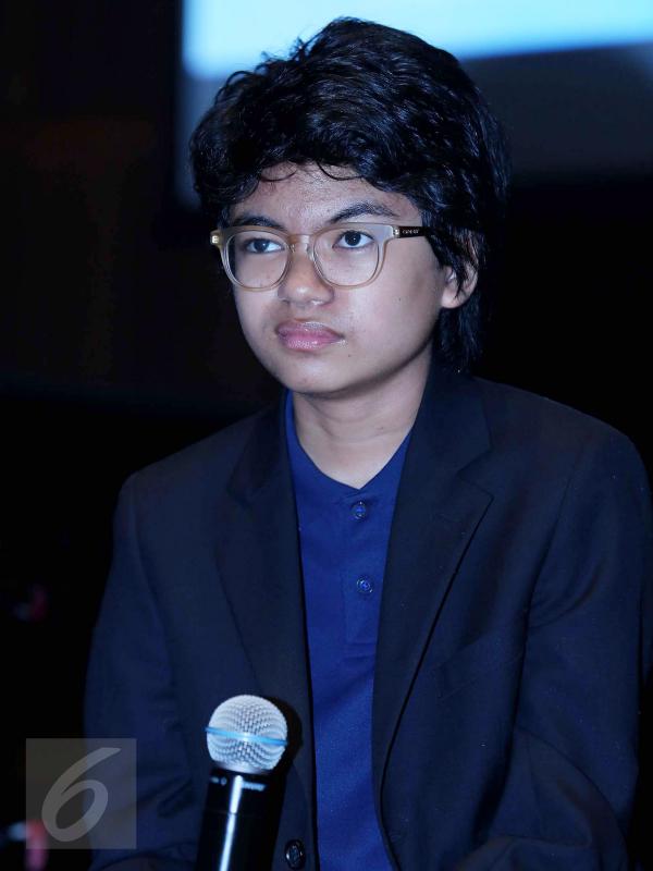 Pianis muda kebanggaan Indonesia, Joey Alexander dalam jumpa pers di Jakarta, Kamis (19/5). (Liputan6.com/Herman Zakharia)