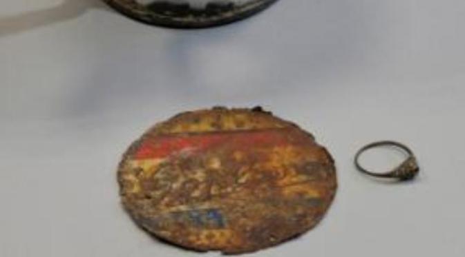 Perhiasan Ini Ditemukan 'Tersembunyi' Dalam Cangkir di Kamp Nazi (Reuters)
