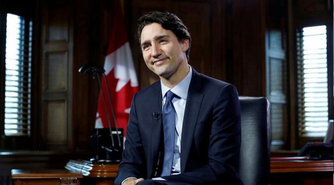 Perdana Menteri Kanada Justin Trudeau saat melakukan sesi wawancara di kantornya, Parliament Hill, Ontario , Kanada , 19 Mei 2016. PM Kanada ganteng dan muda ini terpilih sebagai pemimpin Kanada pada Pemilu 20 Oktober 2015 lalu. (REUTERS / Chris Wattie)