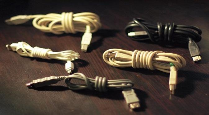 Agar kabel charger Anda tidak cepat rusak dan putus, yuk coba intip lebih dulu tips menggulung kabel charger dengan benar berikut ini.