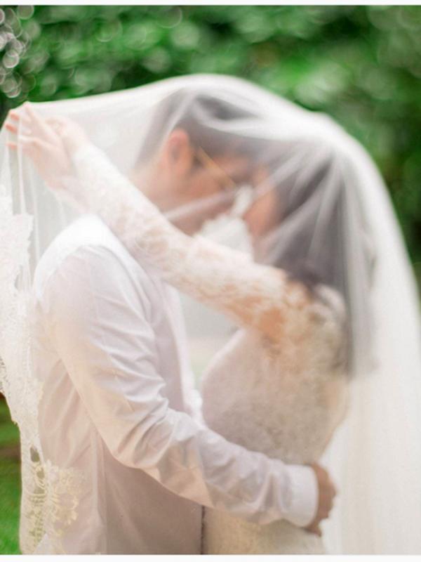 Putri Titian resmi dinikahi oleh kekasihnya Junior Liem hari ini, Sabtu (21/5/2016). Dalam hari bahagia itu, media tidak diperkenankan masuk mengabadikan pernikahannya tersebut. (dok.Instagram/juniorliem)