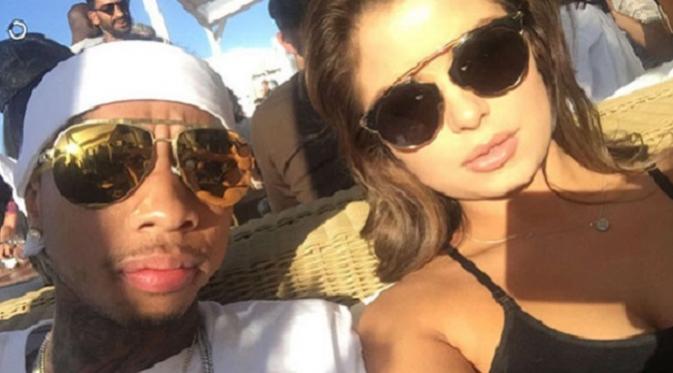 Tyga dan Demi Rose (via. Hollywoodlife)