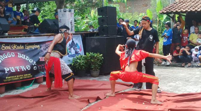 Konser rock sebagai upaya reborn pemikiran rock di Festival Tanjungsari, Semarang, Jawa Tengah. (Liputan6.com/Edhie Prayitno Ige)