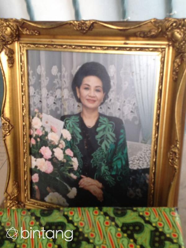 Almarhumah Rose Suyadi, ibu dari Indah Kalalo. (Rivan Yuristiawan/Bintang.com)