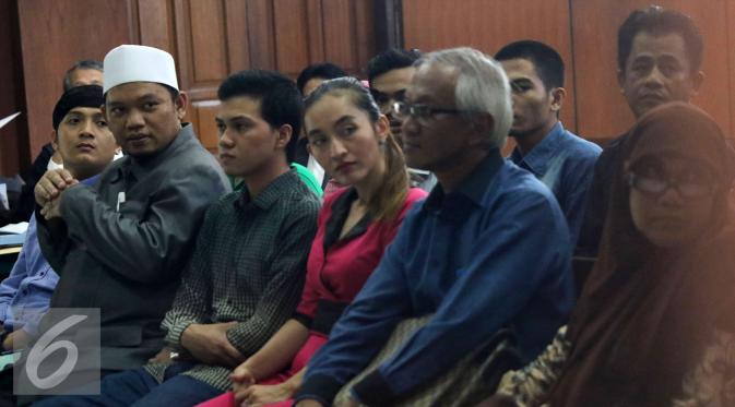 Indah Sari terlihat hadir dan menjadi salah seorang dari 13 saksi yang dihadirkan Saipul Jamil di Pengadilan Negeri Jakarta Utara, Senin (23/5/2016). [Foto: Herman Zakharia/Liputan6.com]