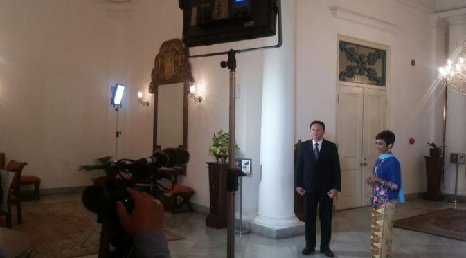 Gubernur DKI Jakarta Basuki Tjahaja Purnama Jadi Presenter Liputan 6 SCTV (Liputan6.com/ Delvira Chaerani Hutabarat)