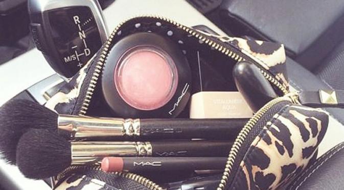 Tempat yang harus dihindari untuk menaruh makeup. (via: purewow.com)