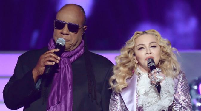 Madonnadan Stevie Wonder kenang Prince di panggung Billboard Music Awards (22/5/2016)