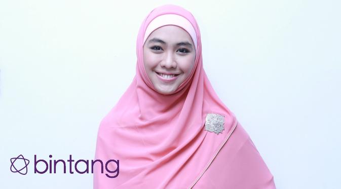 Oki Setiana Dewi berhasil lolos seleksi program pertukaran pelajar muslim Indonesia - Australia. (Galih W Satria/Bintang.com)