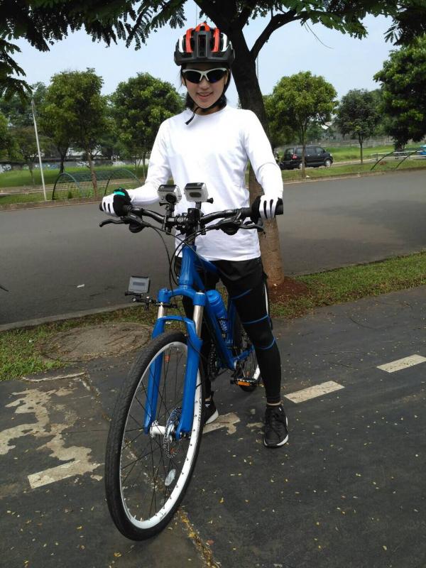 Haruka Nakagawa JKT48 saat hendak bersepeda dari Jakarta ke Surabaya. (Twitter - @HarukaN_JKT48)
