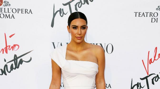Kim Kardashian (via. Splashnews)