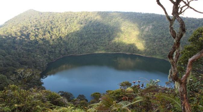 Kawah Gunung Masurai yang berada di lokasi geopark Merangin. Foto: andespure.blogspot.com