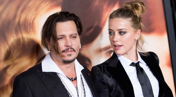 Aktor Johnny Depp dan Amber Heard saat menghadiri premier film 
