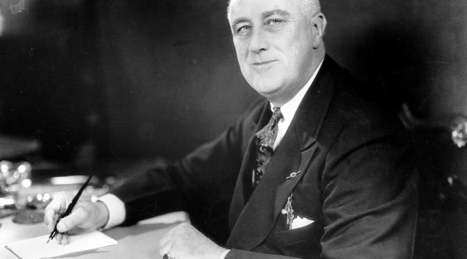 Presiden AS ke-32 Franklin D. Roosevelt (leftcall)