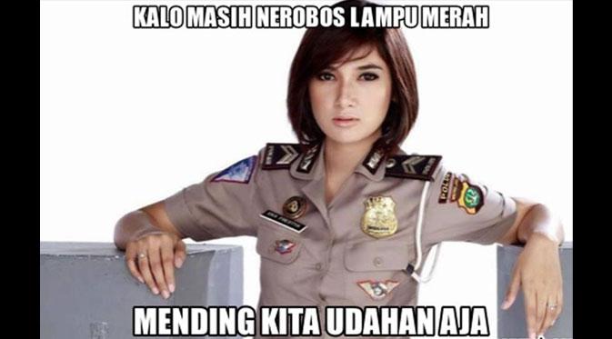 Meme polwan cantik | Via: istimewa