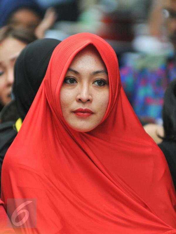 Terpidana kasus suap Wisma Atlet Hambalang, Angelina Sondakh yang kini berhijab, di Rutan Pondok Bambu, Jakarta Timur. (Liputan6.com/Yoppy Renato)