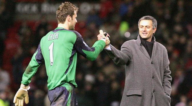 Jose Mourinho usai membawa Chelsea mengalahkan Manchester United (MU), di ajang Piala Liga Inggris, 27 Januari 2005. (Skysports).