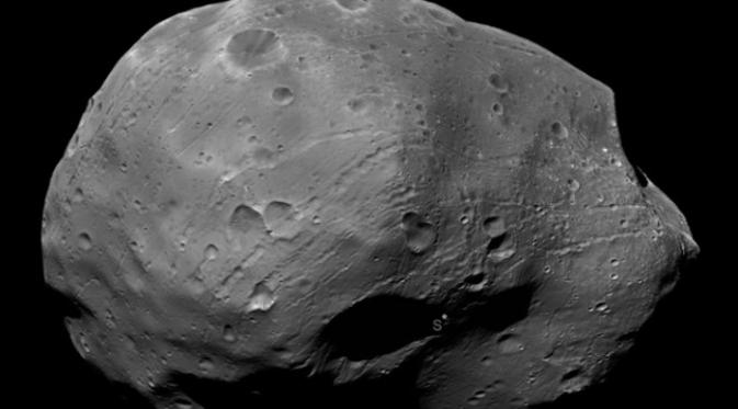 Bulan Mars, Phobos (ESA/DLR/FU Berlin).