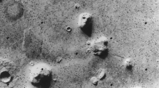 'Wajah' yang ditemukan di Mars (NASA).