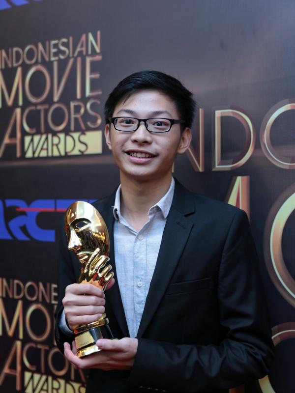 Kevin Anggara di Indonesia Movie Awards 2016 (Adrian Putra/bintang.com)