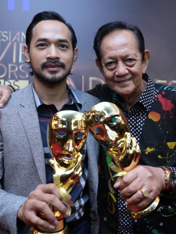 Oka Antara dan Deddy Sutomo di Indonesia Movie Actor Awards 2016 (Adrian Putra/bintang.com)