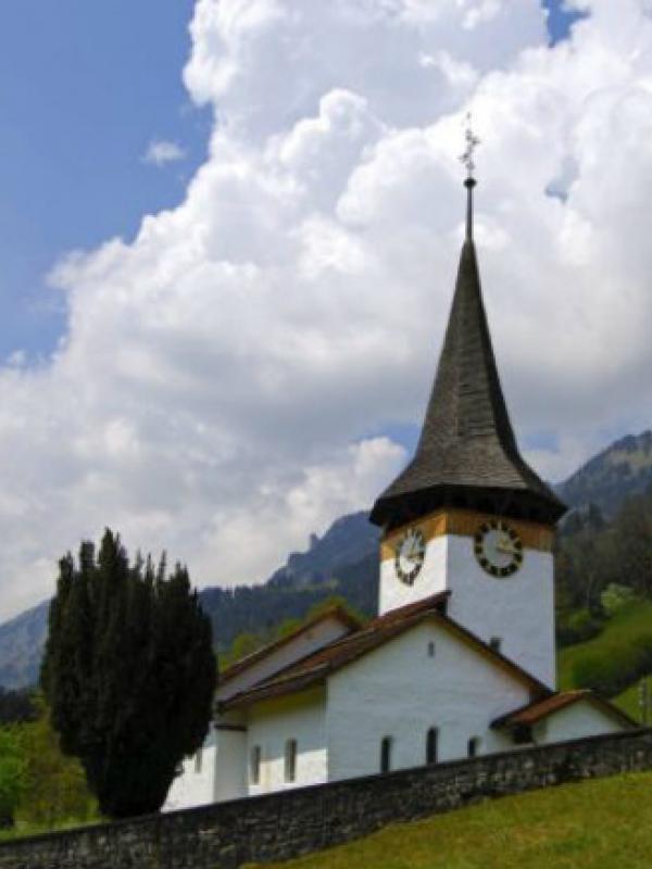 Desa Oberwiel-Lieli di Switzerland lebih memilih membayar denda daripada menerima pengungsi. Sumber: Metro.co.uk.