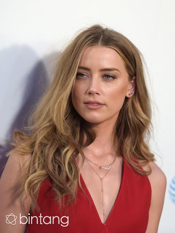Tak tanggung-tanggung, Amber Heard meminta tunjangan dan ganti rugi atas kasus perceraiannya dengan Johnny Depp. (AFP/Bintang.com)