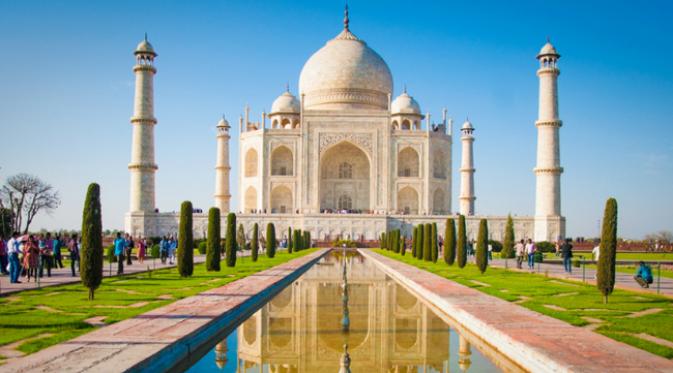 Pemerintah India membuat peraturan yang ketat bagi wisatawan yang ingin memasuki kawasan Taj Mahal.