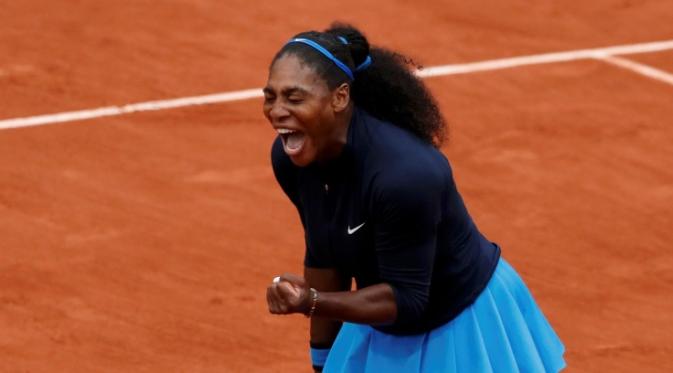 Ekspresi Serena Williams setelah mengalahkan Kiki Bertens pada semifinal Prancis Terbuka 2016, Jumat (3/6/2016). (REUTERS/Gonzalo Fuentes)