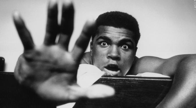 Muhammad Ali masih menge-post foto di Twitter di tengah-tengah ramainya kabar ia meninggal dunia. Hoax?