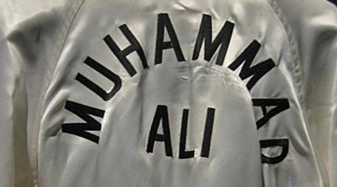 Gaya jubah kebesaran petinju Muhammad Ali. Sumber: Complex.com