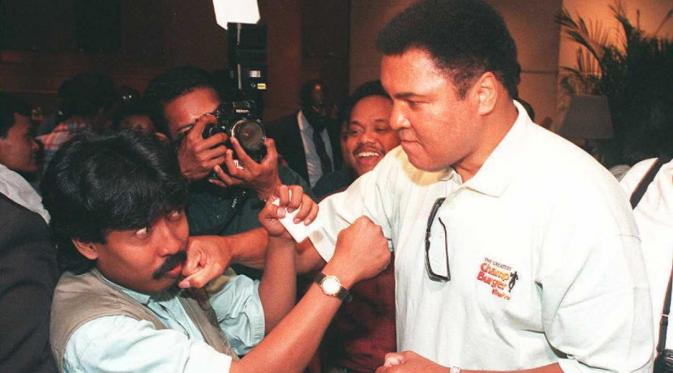 Muhammad Ali di Jakarta tahun 1996. (AFP/John Macdougall)