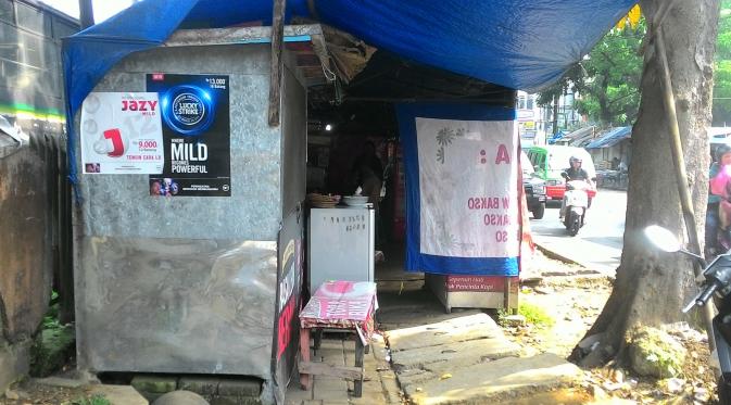 Kondisi trotoar di Kota Bogor yang beralih fungsi menjadi tempat mangkal PKL (Liputan6.com/Achmad Sudarno)