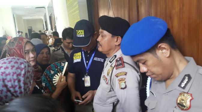 Sidang kasus pembunuhan sadis Enno Parihah digelar tertutup (Liputan6.com/ Pramita Tristiawati)