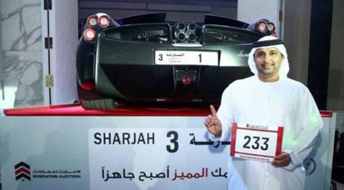Plat nomor milik Arif Ahmad Al Zarouni nilainya 18 kali lipat dari harga standar. 