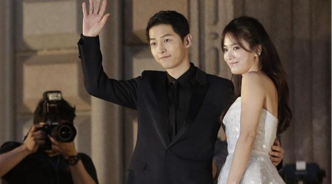 Song Hye Kyo meluangkan jadwal demi menemani Song Joong Ki menggelar acara di Tiongkok.