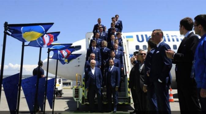 Para pemain timnas Ukraina tiba di Prancis untuk menghadapi putaran final Piala Eropa 2016. (UEFA)
