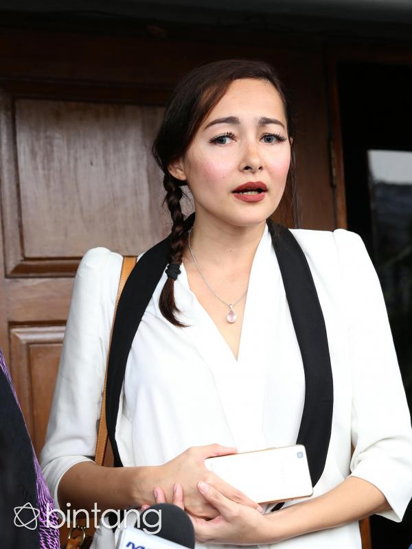 Dewi Rezer di Pengadilan Negeri Jakarta Selatan. (Andy Masela/bintang.com)