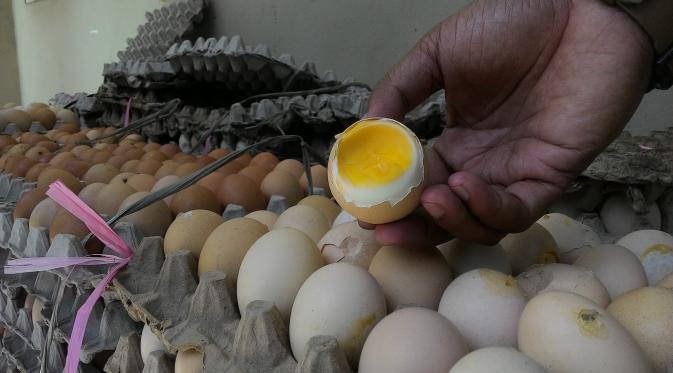 Ribuan telur busuk temuan Dinas Perindustrian dan Perdagangan (Disperindag) Kota Bogor (Liputan6.com/Achmad Sudarno)