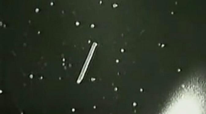 Kristal es yang disangka 'UFO' (NASA)