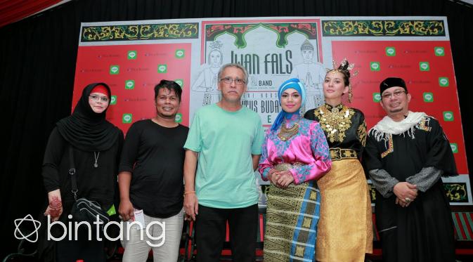 Iwan Fals usai tampil di konser bertajuk Situs Budaya. (Adrian Putra/Bintang.com)
