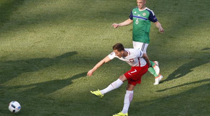 Aksi Arkadiusz Milik saat Polandia mengalahkan Irlandia Utara di Piala Eropa 2016. (Foto: REUTERS/Eric Gaillard)