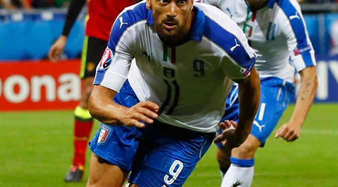 Graziano Pelle melakukan selebrasi setelah mencetak gol ke gawang Belgia